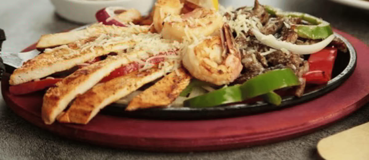 Chicken w/Shrimp Al Mojo De Ajo.